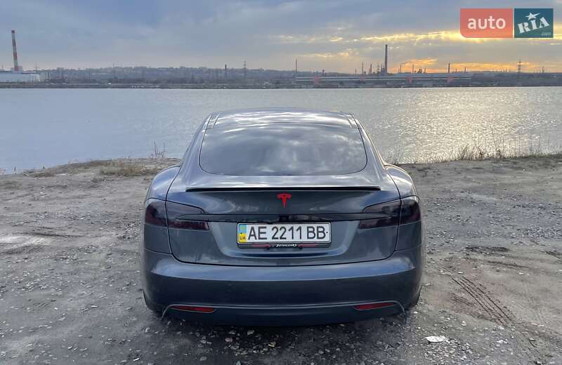 Лифтбек Tesla Model S 2014 в Днепре