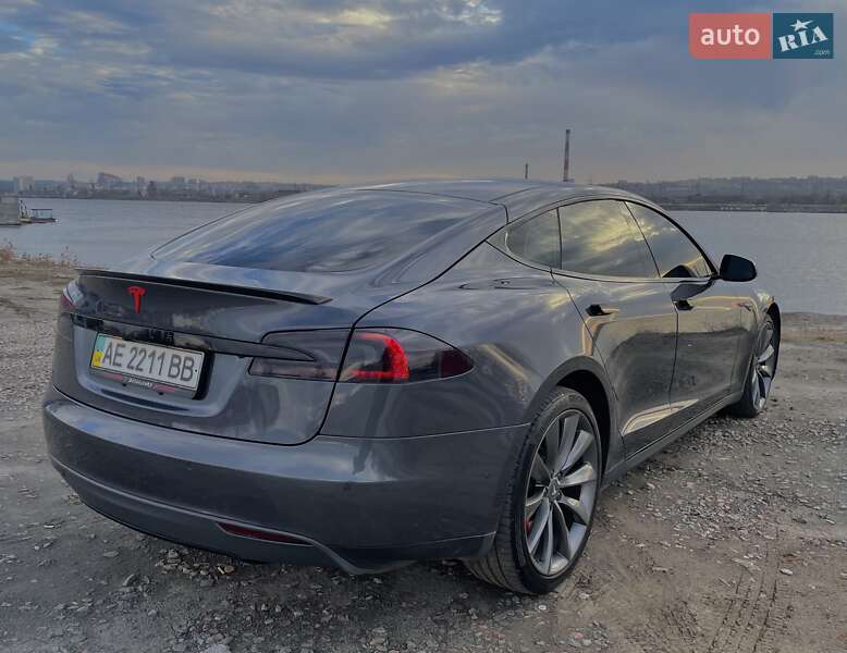Лифтбек Tesla Model S 2014 в Днепре