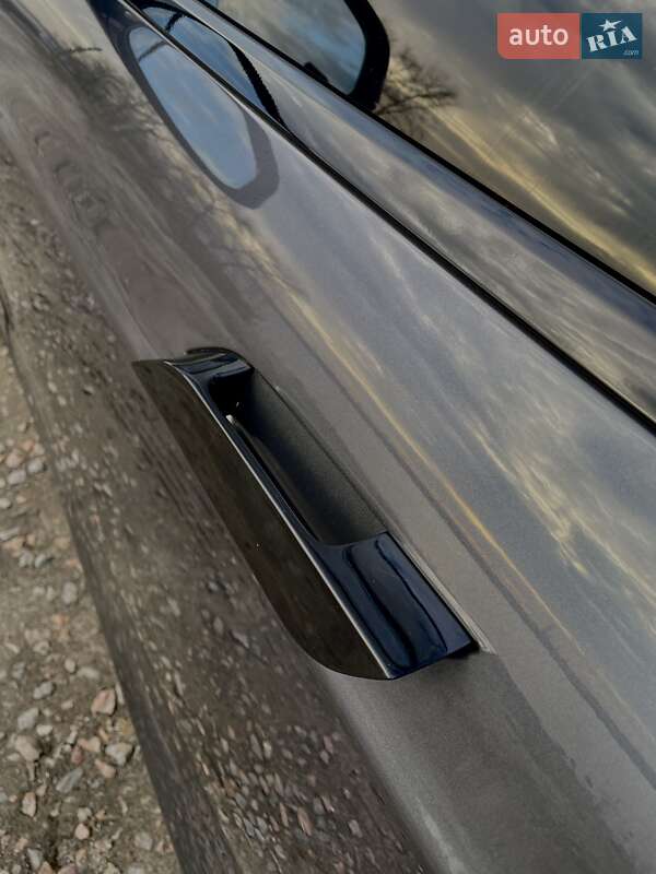 Лифтбек Tesla Model S 2014 в Днепре
