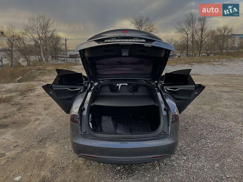 Ліфтбек Tesla Model S 2014 в Дніпрі