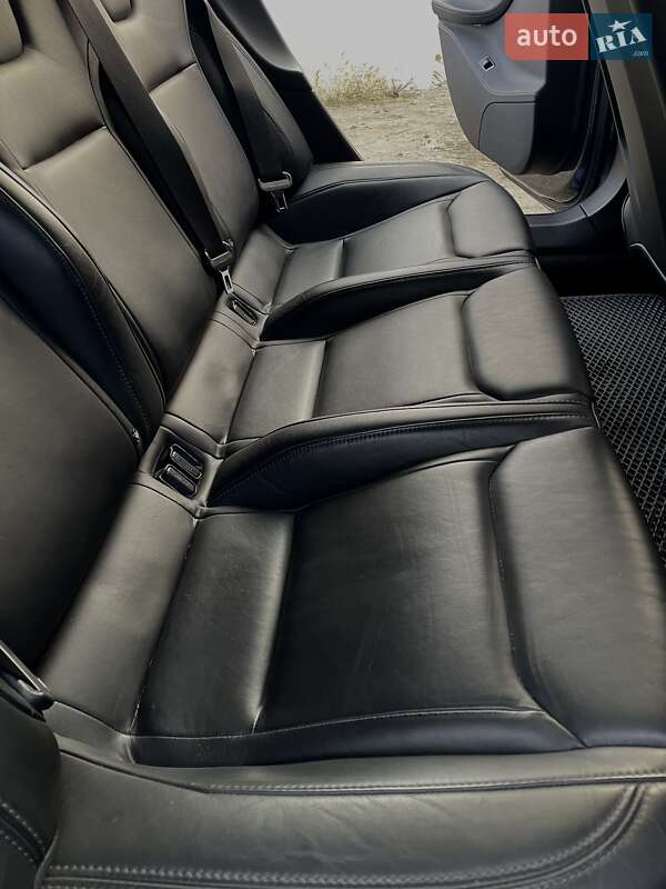 Лифтбек Tesla Model S 2014 в Днепре