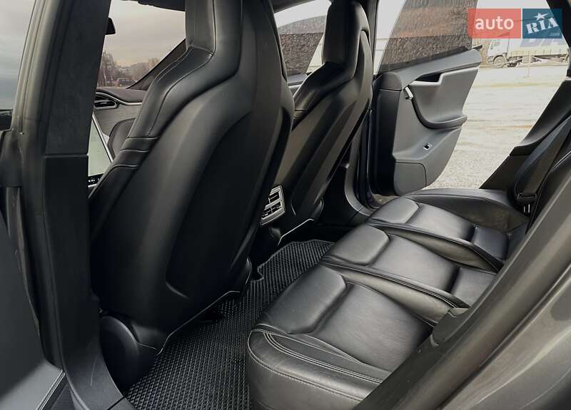 Лифтбек Tesla Model S 2014 в Днепре