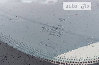 Седан Tesla Model S 2013 в 
