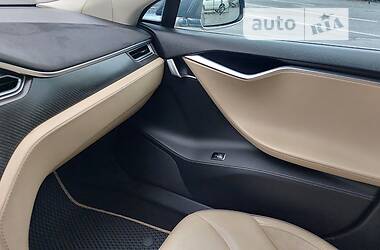 Седан Tesla Model S 2013 в 