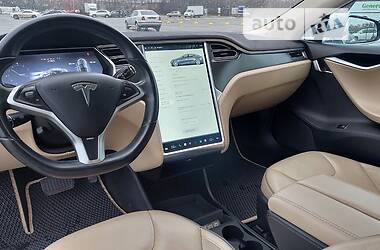 Седан Tesla Model S 2013 в 
