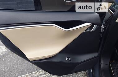Седан Tesla Model S 2013 в 