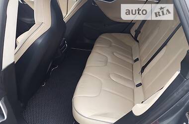 Седан Tesla Model S 2013 в 