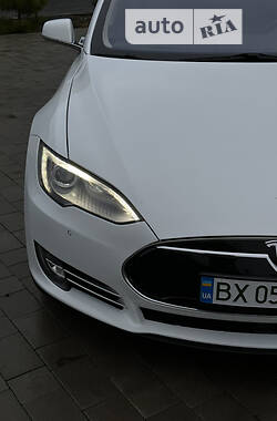 Лифтбек Tesla Model S 2015 в Киеве