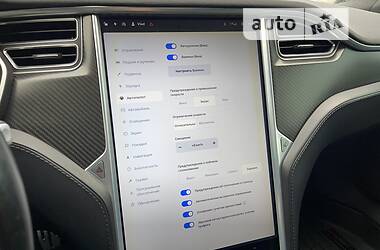 Седан Tesla Model S 2014 в 