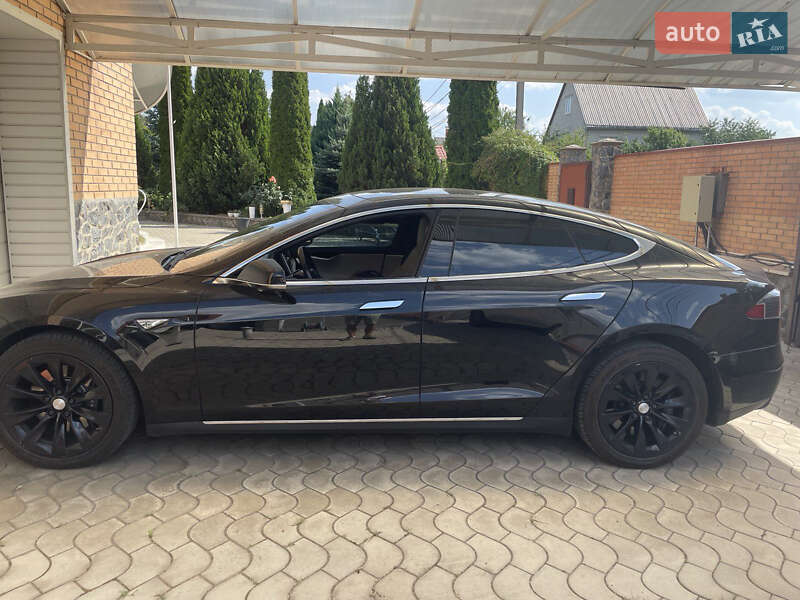 Седан Tesla Model S 2015 в Киеве