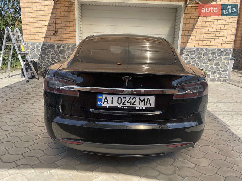 Седан Tesla Model S 2015 в Києві