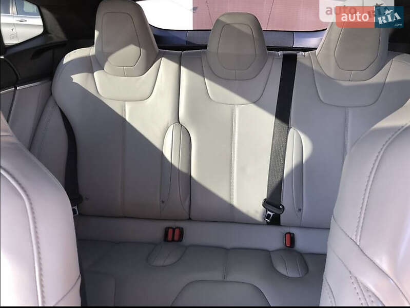 Седан Tesla Model S 2015 в Киеве