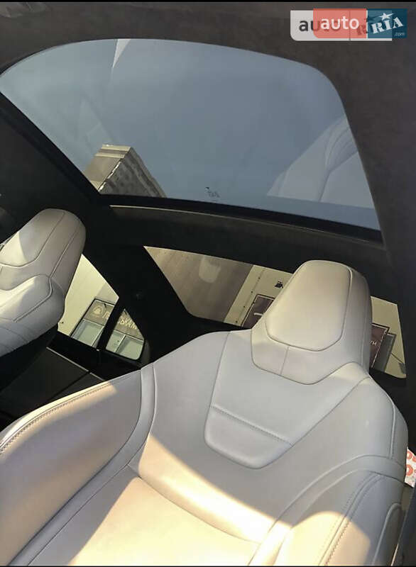 Седан Tesla Model S 2015 в Києві