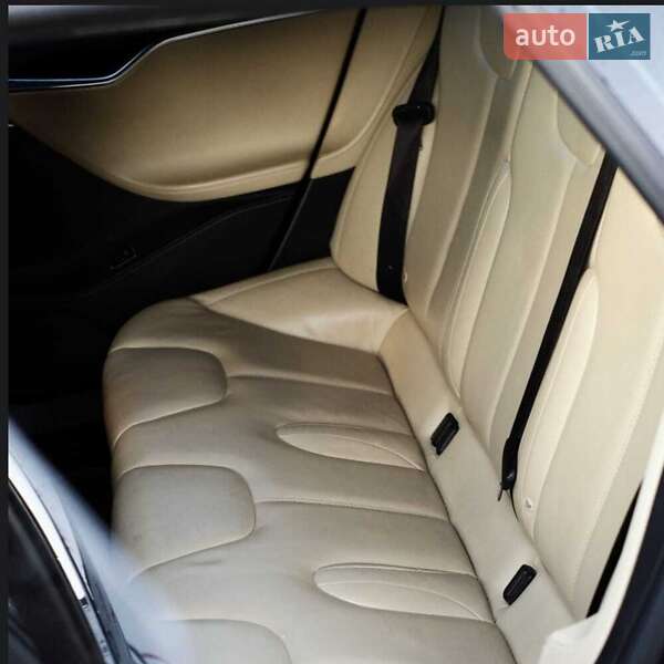 Ліфтбек Tesla Model S 2015 в Тернополі