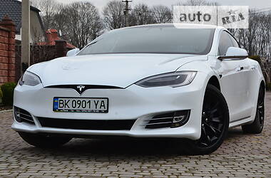 Лифтбек Tesla Model S 2018 в Ровно