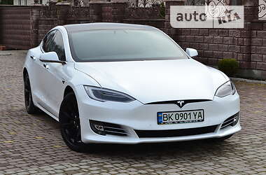 Лифтбек Tesla Model S 2018 в Ровно