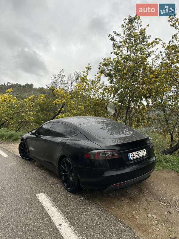 Лифтбек Tesla Model S 2015 в Харькове