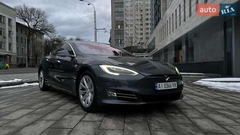 Ліфтбек Tesla Model S 2019 в Харкові