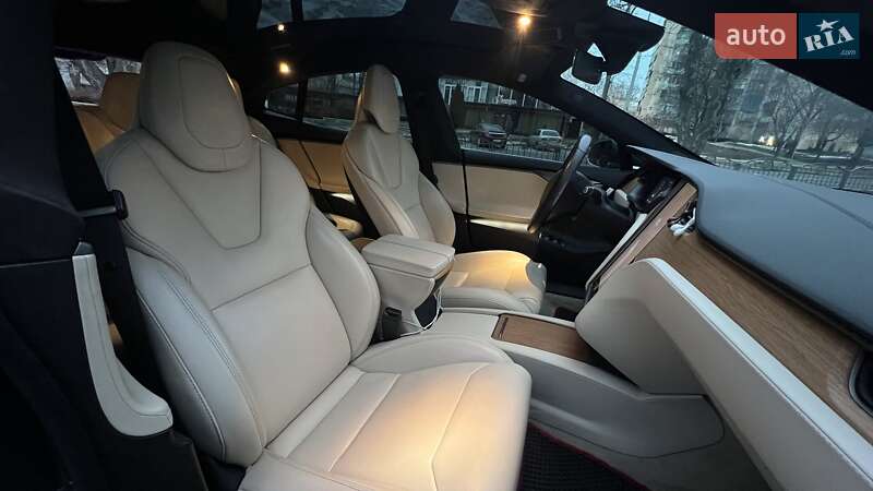Ліфтбек Tesla Model S 2019 в Харкові