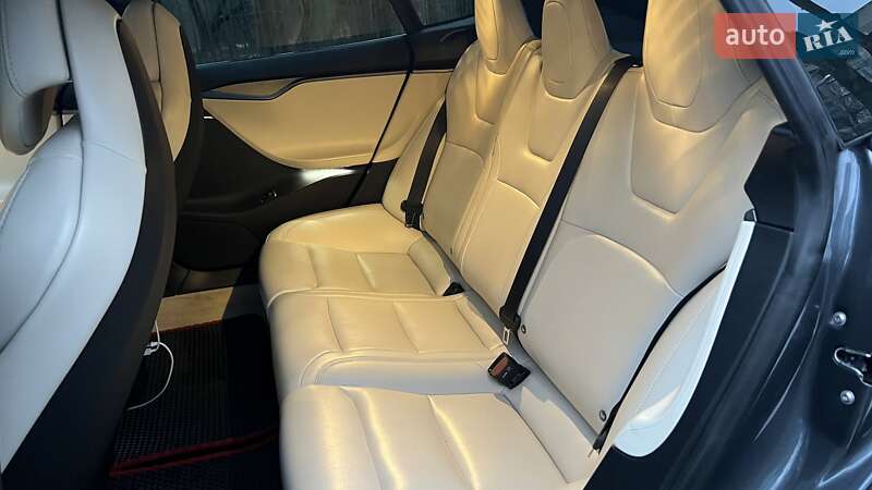 Ліфтбек Tesla Model S 2019 в Харкові