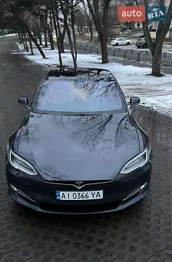 Ліфтбек Tesla Model S 2019 в Харкові
