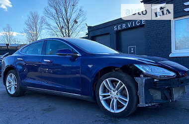 Лифтбек Tesla Model S 2015 в 
