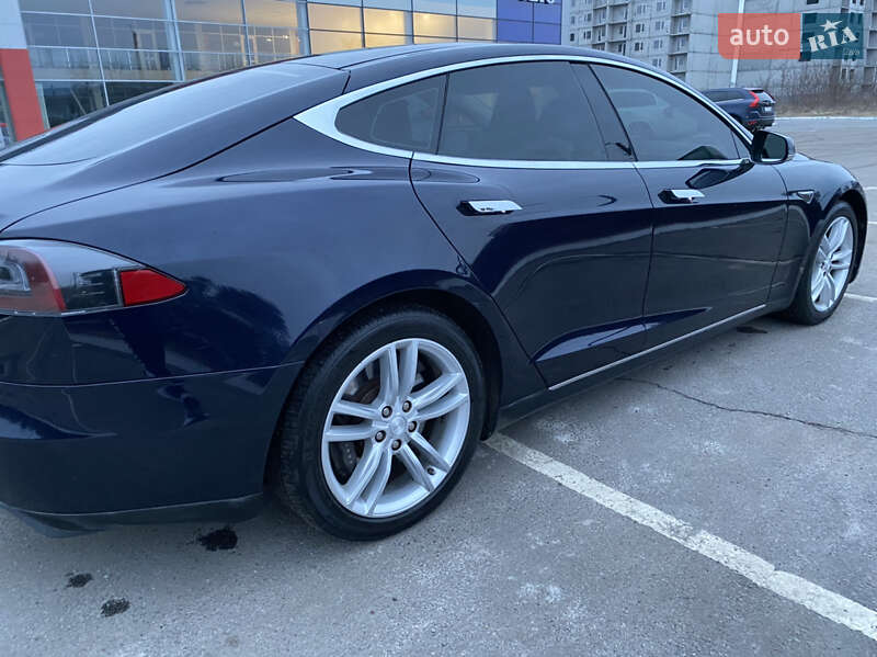 Ліфтбек Tesla Model S 2014 в Полтаві