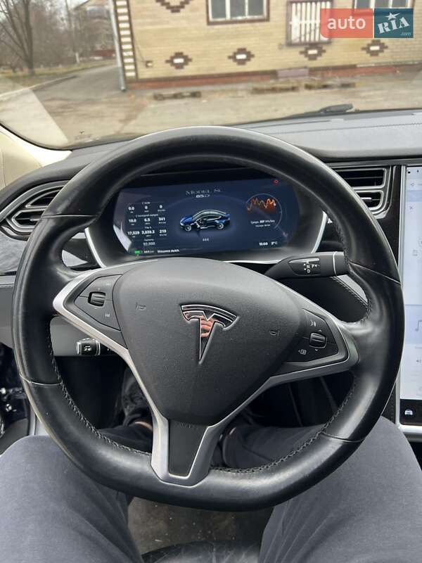 Седан Tesla Model S 2015 в Києві