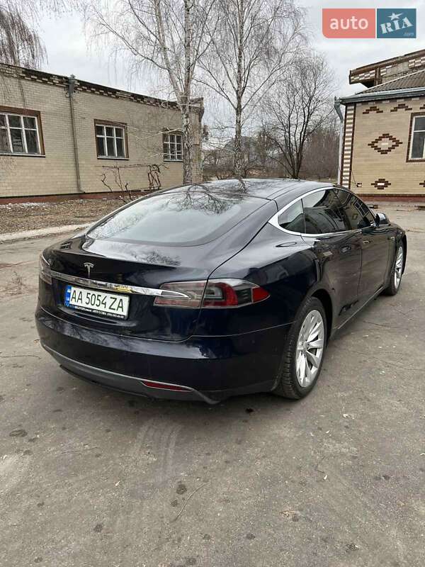 Седан Tesla Model S 2015 в Києві