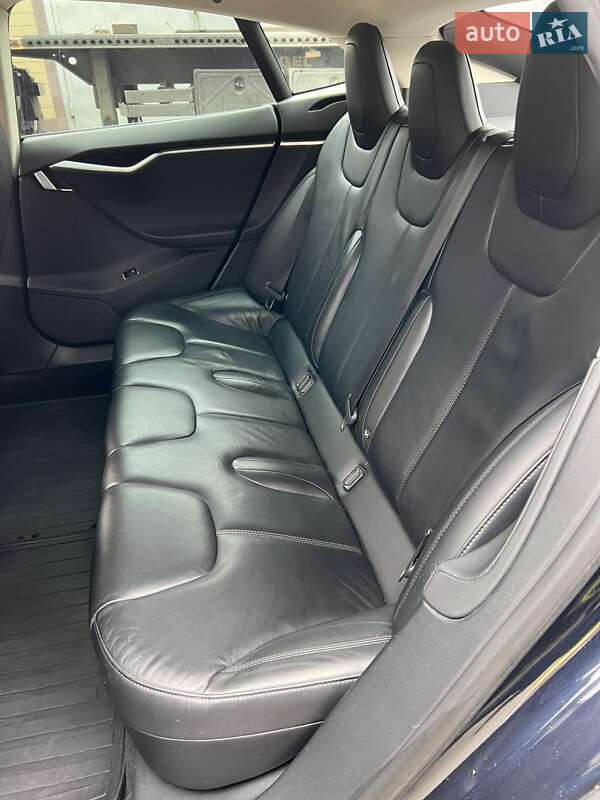 Седан Tesla Model S 2015 в Києві