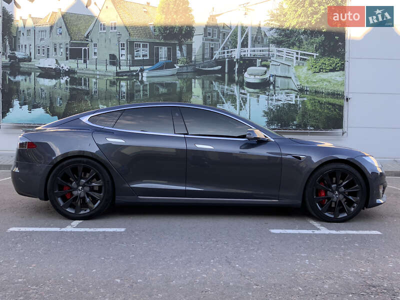 Лифтбек Tesla Model S 2020 в Киеве