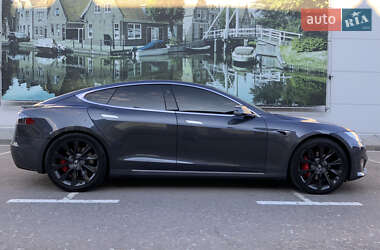 Лифтбек Tesla Model S 2020 в 