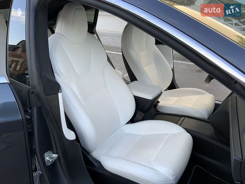 Лифтбек Tesla Model S 2020 в Киеве