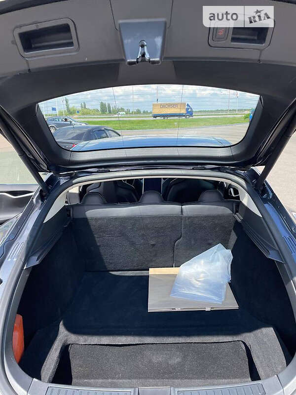 Ліфтбек Tesla Model S 2014 в Києві