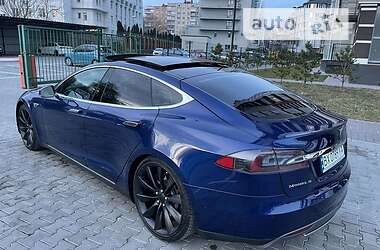 Ліфтбек Tesla Model S 2015 в Хмельницькому