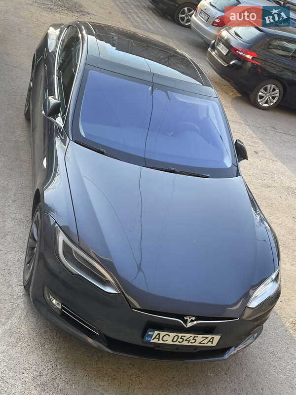 Седан Tesla Model S 2018 в Луцке