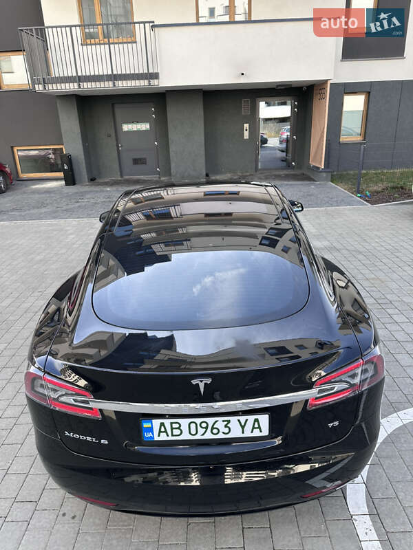 Седан Tesla Model S 2016 в Львові