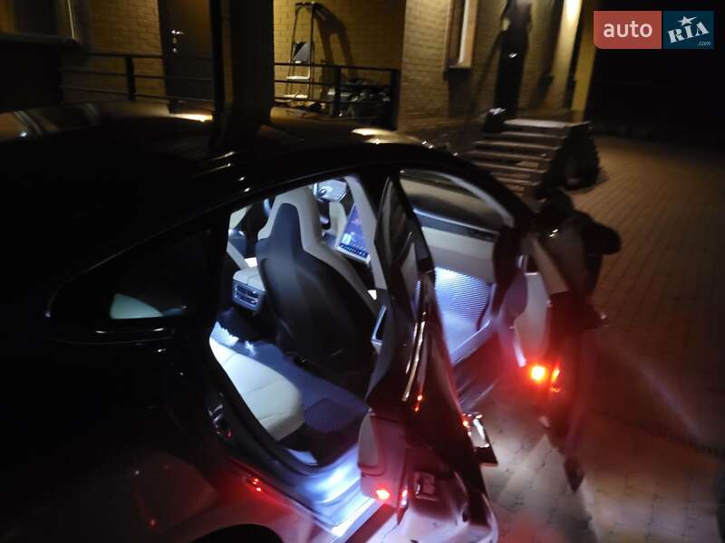 Ліфтбек Tesla Model S 2013 в Харкові