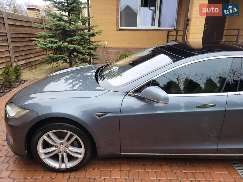 Ліфтбек Tesla Model S 2013 в Харкові