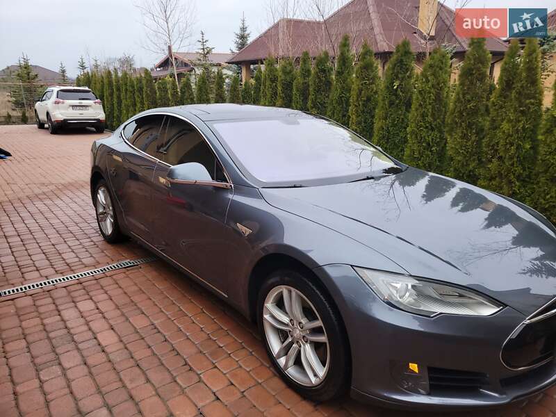 Ліфтбек Tesla Model S 2013 в Харкові