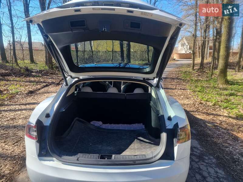 Лифтбек Tesla Model S 2013 в Виннице
