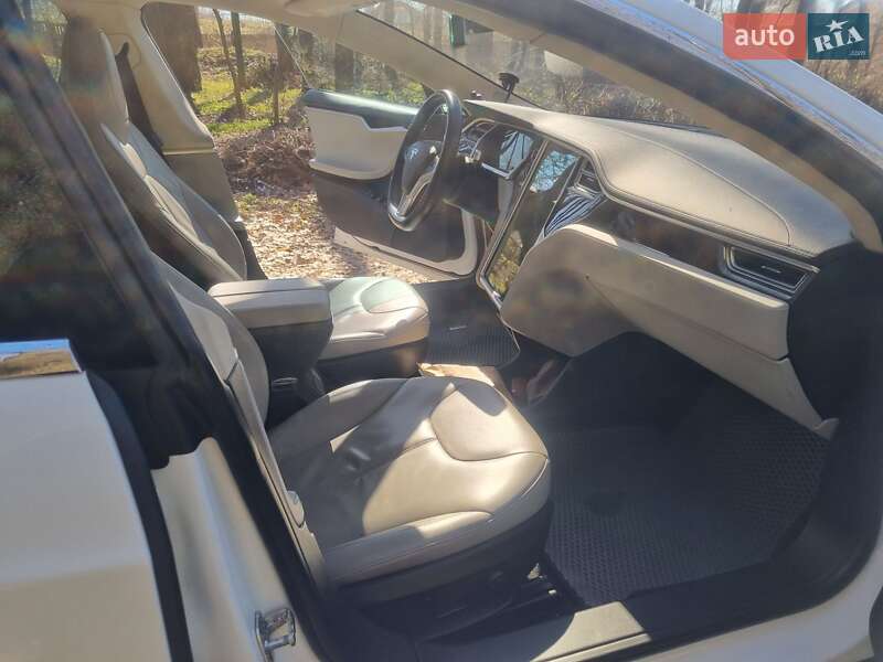 Лифтбек Tesla Model S 2013 в Виннице
