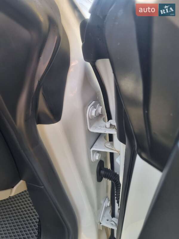 Лифтбек Tesla Model S 2013 в Виннице