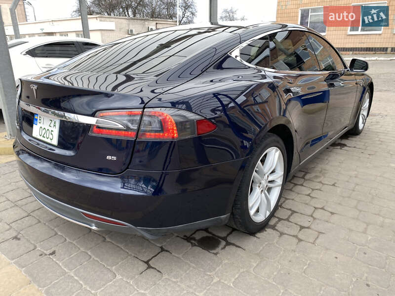 Ліфтбек Tesla Model S 2014 в Полтаві