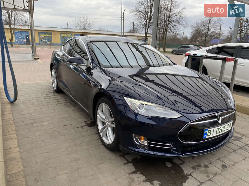 Ліфтбек Tesla Model S 2014 в Полтаві