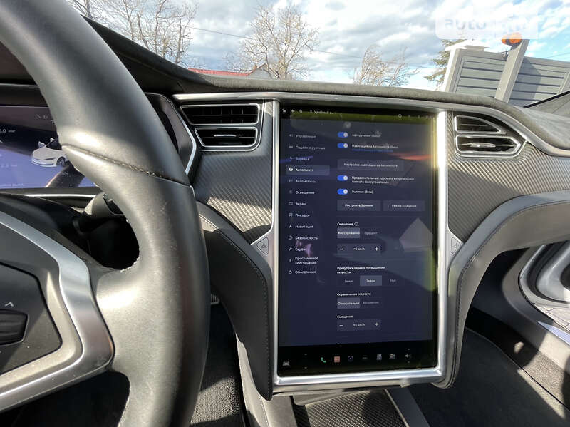 Лифтбек Tesla Model S 2017 в Львове