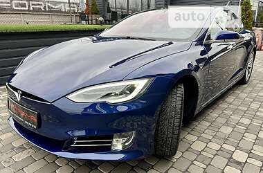 Лифтбек Tesla Model S 2019 в 