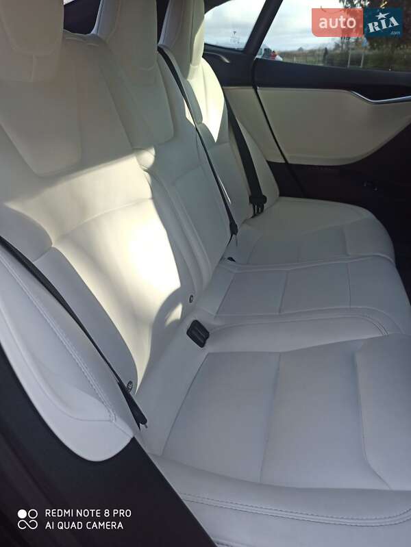 Ліфтбек Tesla Model S 2017 в Умані