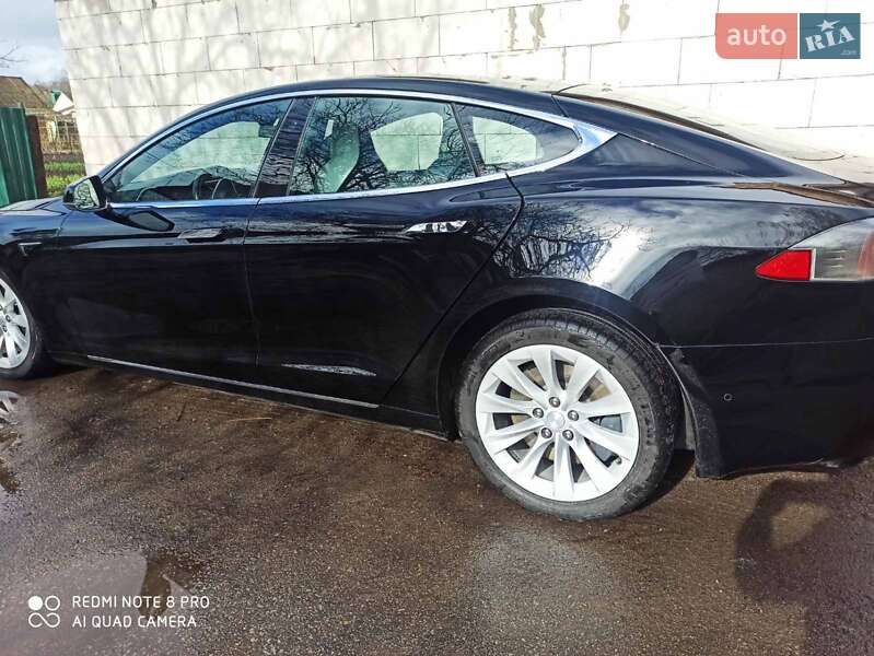 Ліфтбек Tesla Model S 2017 в Умані