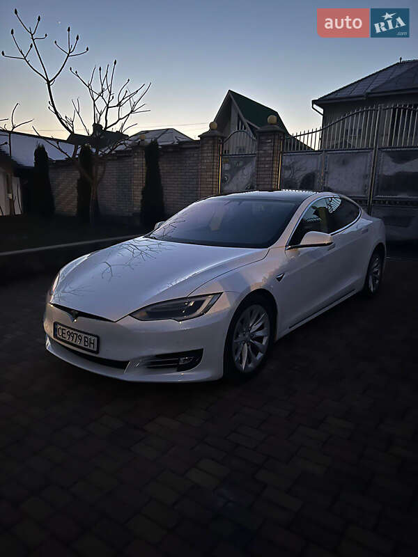 Хэтчбек Tesla Model S 2017 в Черновцах